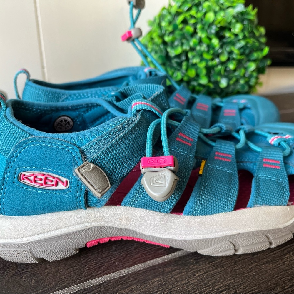 KEEN Newport H2 Closed Toe Water Shoe Size 5 Pink Dark Teal - Picture 4 of 13